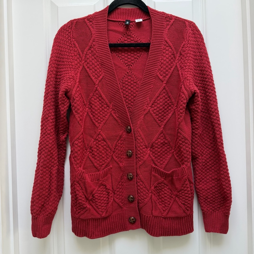 BDG URBAN OUTFITTERS CHUNKY CABLE KNIT BUTTON UP CARDIGAN RED SMALL